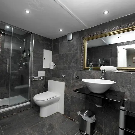 - 4 Double Bedrooms -harrogate *