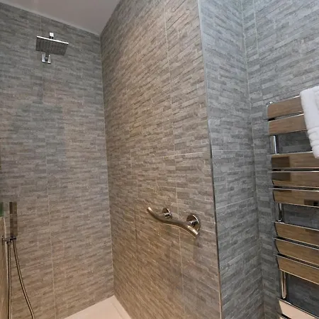 - 4 Double Bedrooms -harrogate アパート