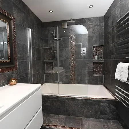 - 4 Double Bedrooms -harrogate 公寓 哈罗盖特