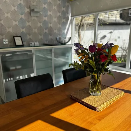 - 4 Double Bedrooms -harrogate *