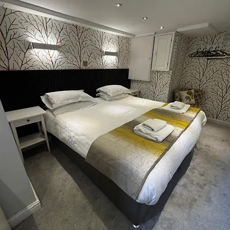 - 4 Double Bedrooms -harrogate