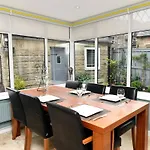 - 4 Double Bedrooms -harrogate *